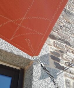 Couture zigzag voile d'ombrage