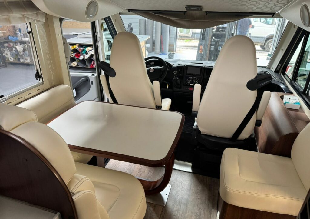 interieur de camping car neuf